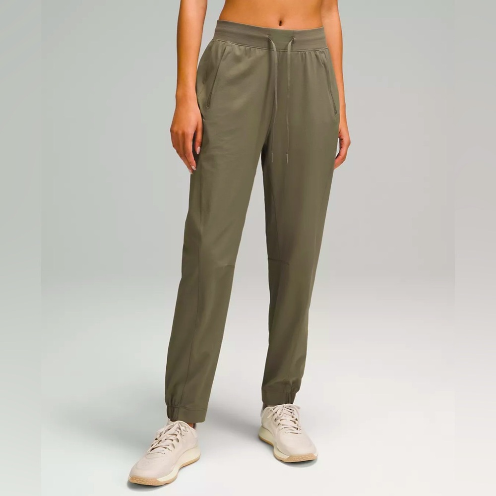 Lululemon Ease of Mind Joggers Women’s Size 6